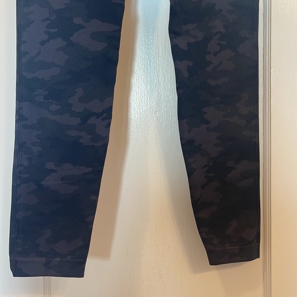 SPANX Camo High Rise Leggings | Size Large - Picture 9 of 13